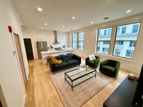 Van Buren House | Condo C - Gallery Suites Downtown Marion