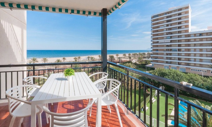 Grau i Platja Apartment | Condo in front of the Beach, Airco and lovely sunny terrace.