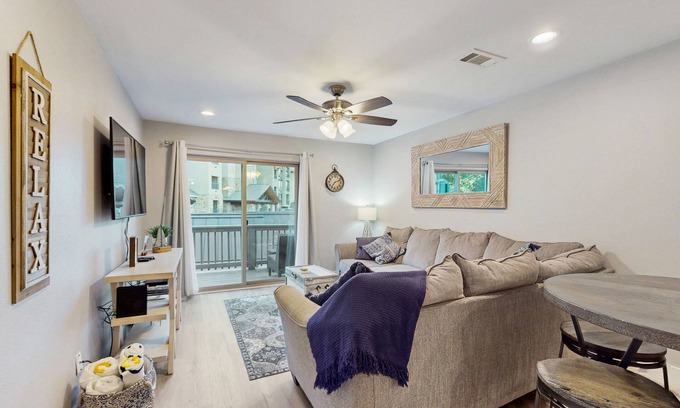 Horseshoe Bay Condo | Condo Near Lake Horseshoe Bay w/Private Balcony, Washer/Dryer, A/C, WiFi