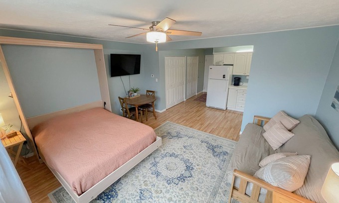 South Haven Condo | Condo on Lake Michigan Shoreline w/Private Beach