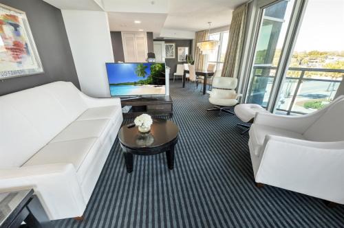 Downtown Myrtle Beach Apartment | Condo w balcony & resort access