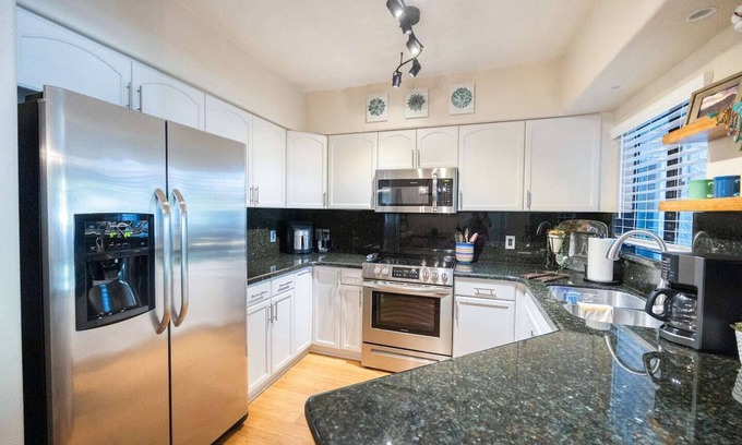 North Scottsdale Condo | Condo w/pool, spa, sauna and nearby hiking!