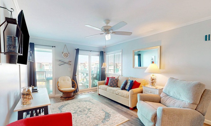 Morehead City Condo | Condo with on-site beach access, pools, grill/picnic areas, & private balcony