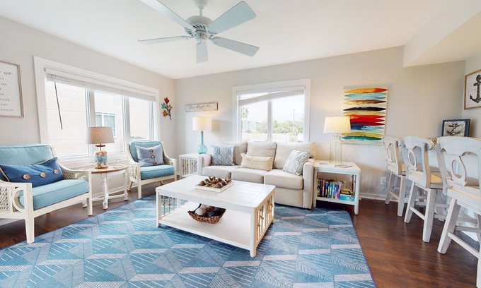 Isle of Palms Condo | Condo with partial ocean views and beach and complex pool access