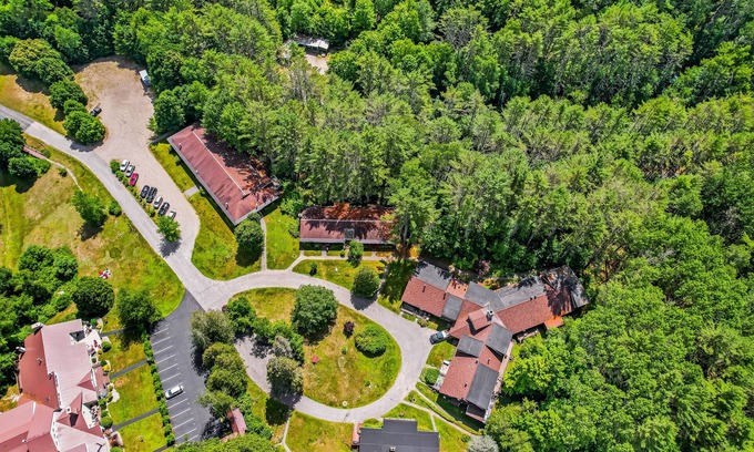 Chestertown Condo | Condo with private community beach/pond access - on-site tennis & golf nearby
