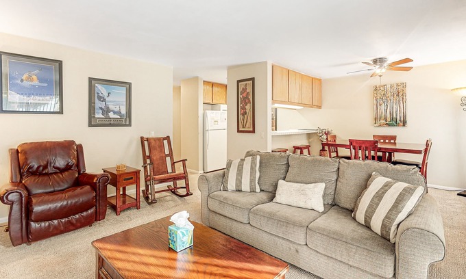 Mammoth Lakes Condo | Condo with Shared Pools, Hot Tub & Washer/Dryer - Great Location for Skiing