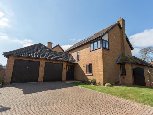 Weymouth House | Connaught Gardens