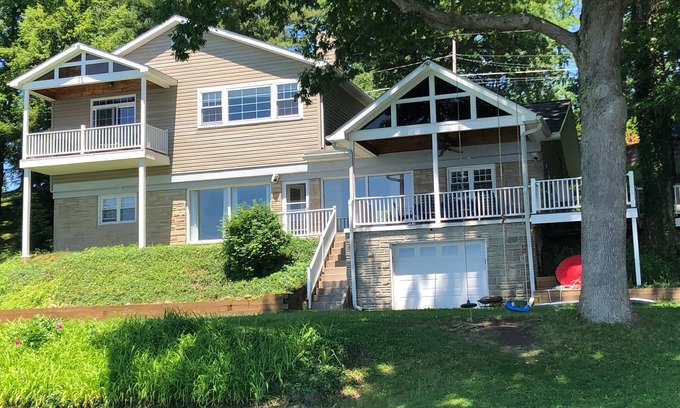 Conneaut Lake House | Conneaut Lake, PA 5 Bedroom Lakefront Home with 100' of Frontage and Dock