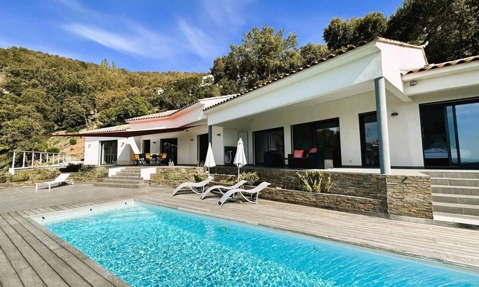 La Londe-les-Maures House | Contemporary villa for 8 people with air conditioning a large heated pool and panoramic sea.
