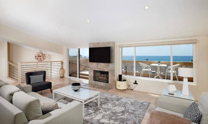 Solana Beach House | Contemporarily Designed Townhome With Fabulous Ocean Views !