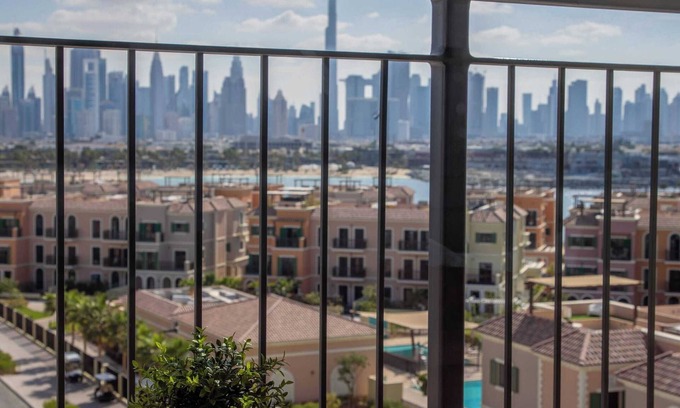 Dubai Apartment | Contemporary 1BR in La Mer with Skyline Views!