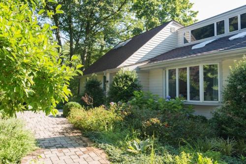 Town of North Castle Apartment | Contemporary 3 Bedroom Apt with Sauna in Woods