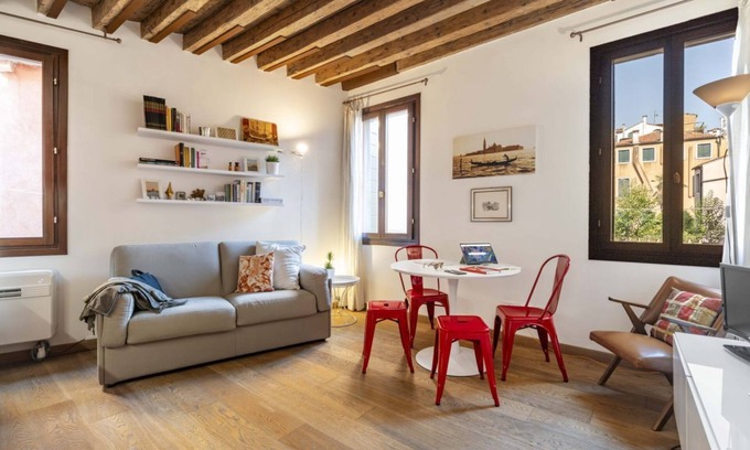 San Marco Apartment | CONTEMPORARY APARTMENT IN VENICE FF M02704212230