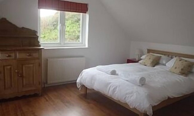 Porthtowan House | Contemporary Beach House with sea views and short walk to Blue Flag beach