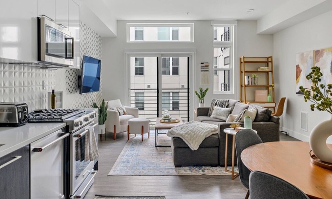 Highland Condo | Contemporary Chic Lifestyle Loft | Espadín LoHi