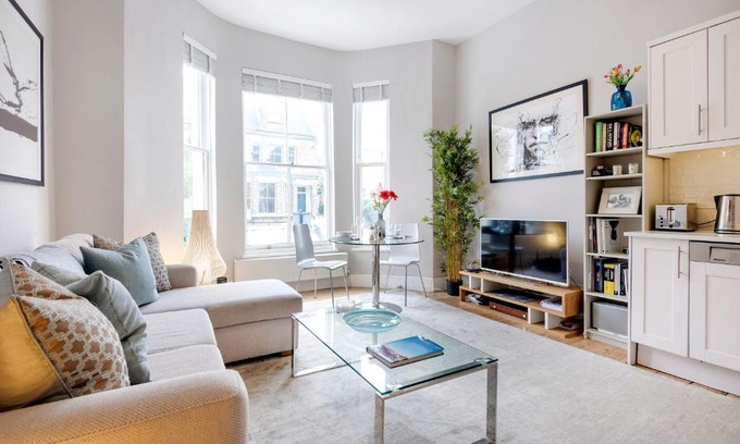 Wandsworth Apartment | Contemporary Clapham home near Wandsworth Common by UndertheDoormat