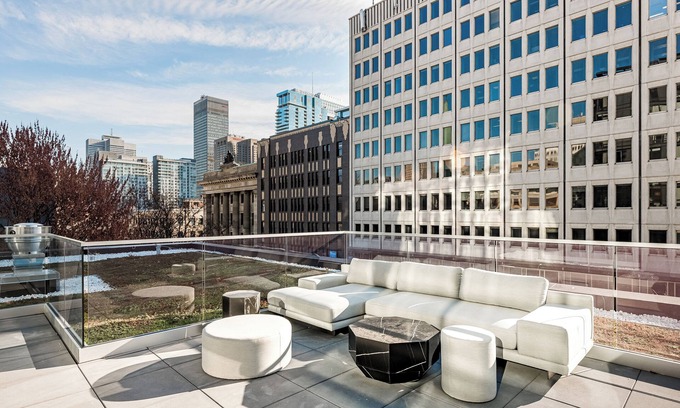 Shaughnessy Village Apartment | Contemporary Comfort in Ville-Marie
