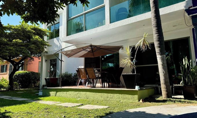 Cuernavaca Apartment | Contemporary duplex with pool