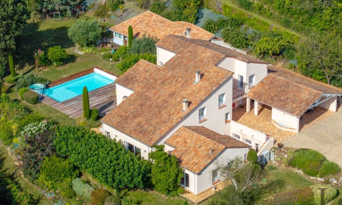 Villeneuve-sur-Lot House | Contemporary home open to nature: happy family days.