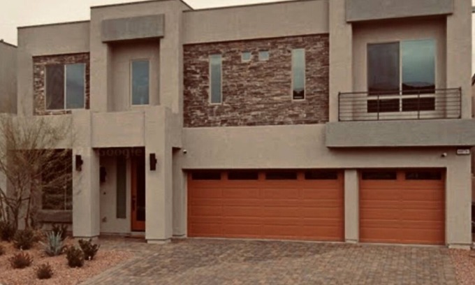 Enterprise House | Contemporary home, 3952SF of living space, open floorplan w/pool on a cul-de-sac