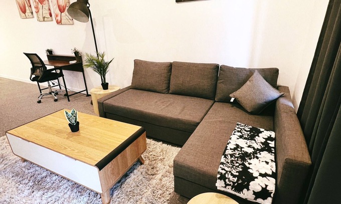 Kingston Apartment | Contemporary in Kingston - 2bd Apt