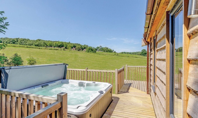 Ashover Ski Chalet | Contemporary lodge with stunning countryside views.