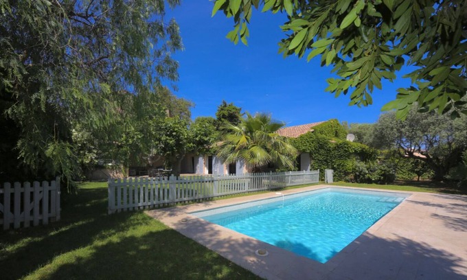 Saint-Tropez City Centre Villa | Contemporary six bed Villa with Pool in the centre of St Tropez