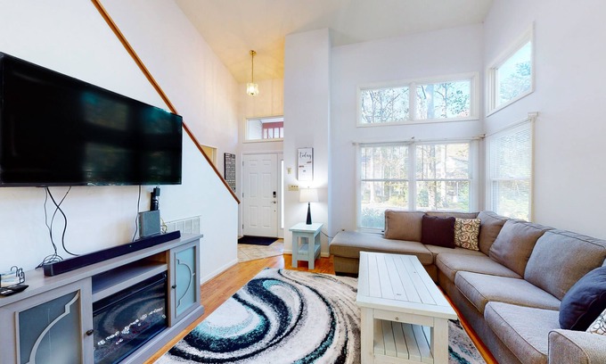 Ocean Pines House | Contemporary, spacious home with firepit, washer/dryer, & central AC