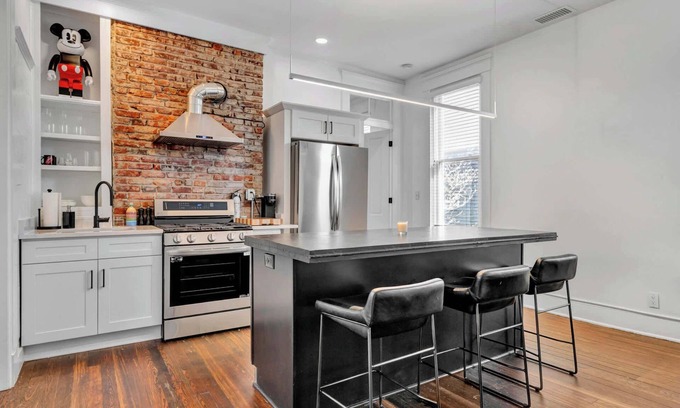Tyler Park Apartment | Contemporary Stay in Louisville's Vibrant Location