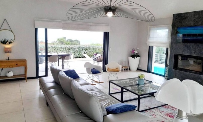 Solenzara House | Contemporary villa with pool