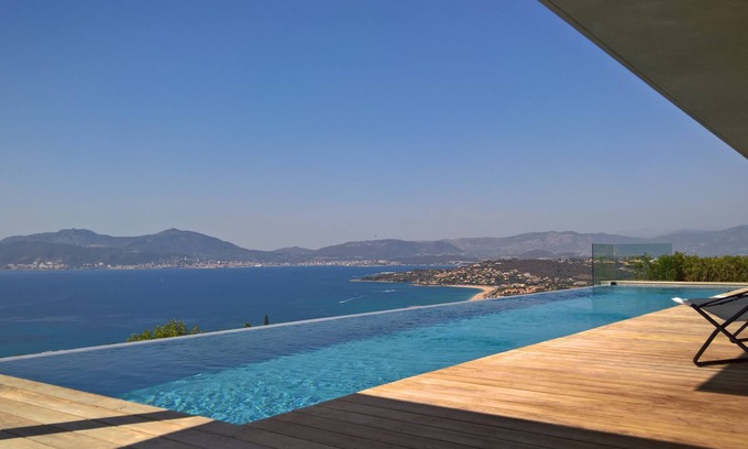 Pietrosella Villa | CONTEMPORARY VILLA EXCEPTIONAL VIEW