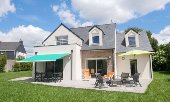 Belz Villa | Contemporary Villa in Belz - 4 Bedrooms, Garden