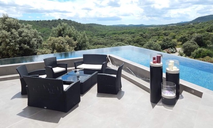 Corconne Villa | Contemporary villa with panoramic view of the Pic Saint Loup