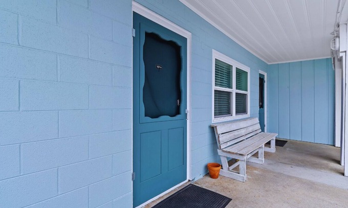 Sunset Beach Condo | Continental Motel - 1 bedroom condo close to beach