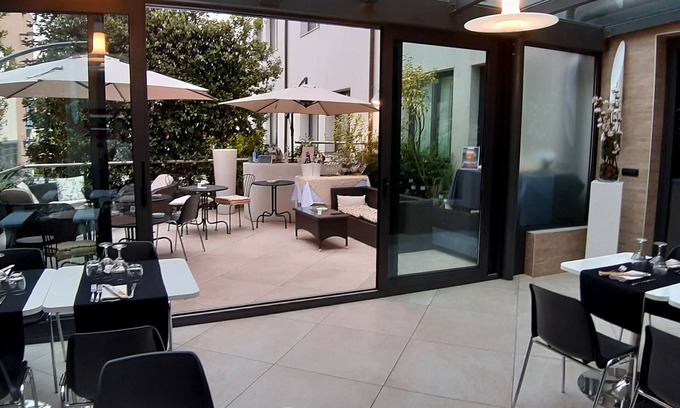 Riale Hotel | Continental Urban Art Hotel