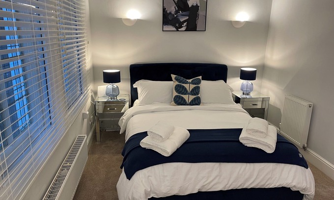 Wakefield Apartment | Contractors/Business/Families/Enjoy Fast WiFi Smart TV in this Shiny 2 Bed Apt