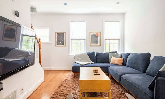 Wilmington House | Convenient home in Little Italy w/off street PK