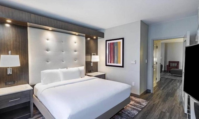 Memorial House | Convenient King Suite w/ Free Brkfast! Pool,Gym