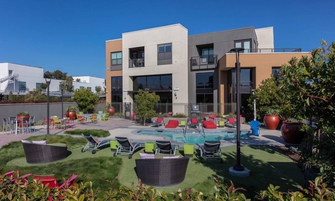 Menlo Park Condo | Convenient Laundry: 1 Bedroom Condo with Washer and Dryer
