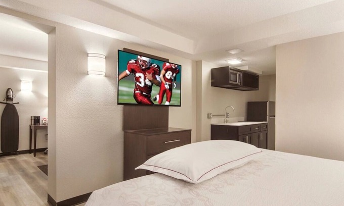 Erie House | Convenient Location! 2 Sleek Units, Pet-Friendly, Free Parking