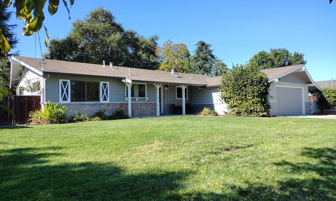Walnut Creek House | Conveniently Located Walnut Creek House 3 Br, 2 Ba w/Large Private Backyard