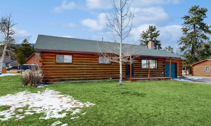 South Fork House | Conveniently located home with fully stocked kitchen, fast wifi & W/D