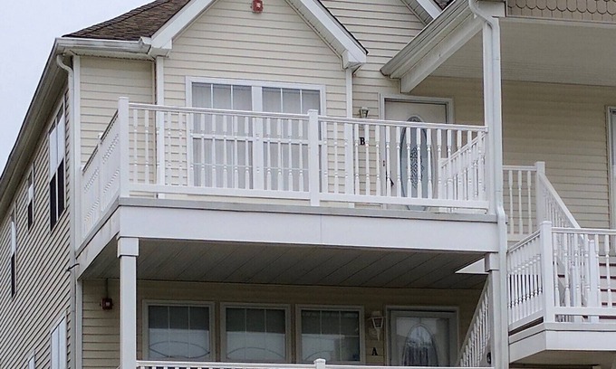 Wildwood Condo | Convention Ctr., Beach, Boardwalk only 1.5 blocks away. Weekly rentals only.