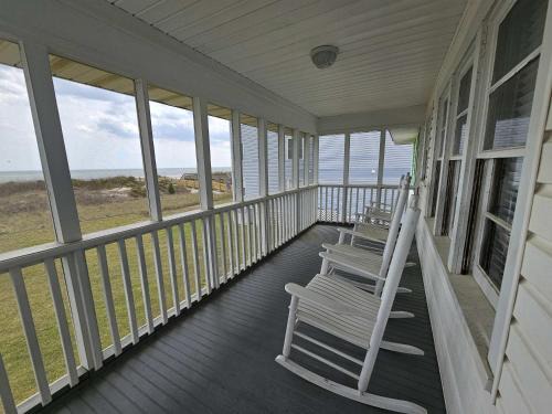 Windy Hill House | Cool Air Cottage- Upstairs- Ocean Front Duplex