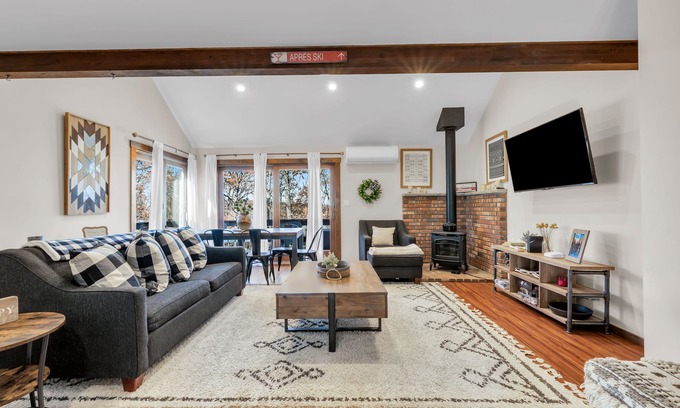 Tannersville House | cool nights, warm days. The best time of the year is here come enjoy all.n