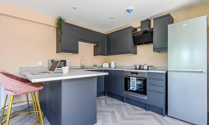 Aylesbury Apartment | Cool Penthouse flat