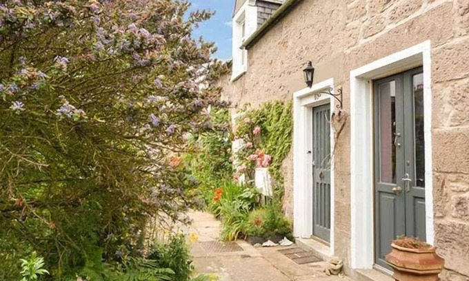 Nairn Cottage | COORIE DOON, family friendly, character holiday cottage in Nairn