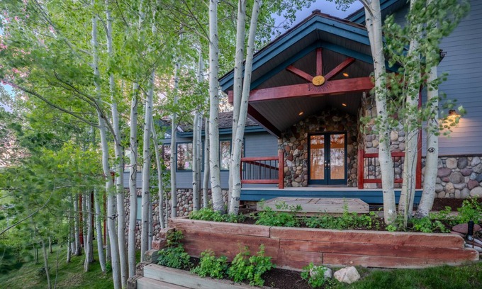 Mount Crested Butte House | Copper Lane/Lux Ski-In/Ski-Out Home! Views! Hot Tub! Media Room! Gourmet Kitchen