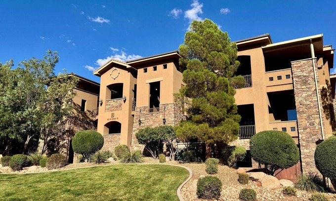 St. George Condo | Coral Springs Resort I Pool & Hot Tub I Easy Highway Access I Top Floor