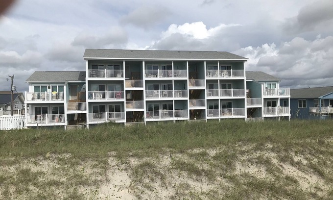 Carolina Beach Condo | CORAL SURF B-1 - OCEANFRONT 2 BR AND 2 BATH CONDO